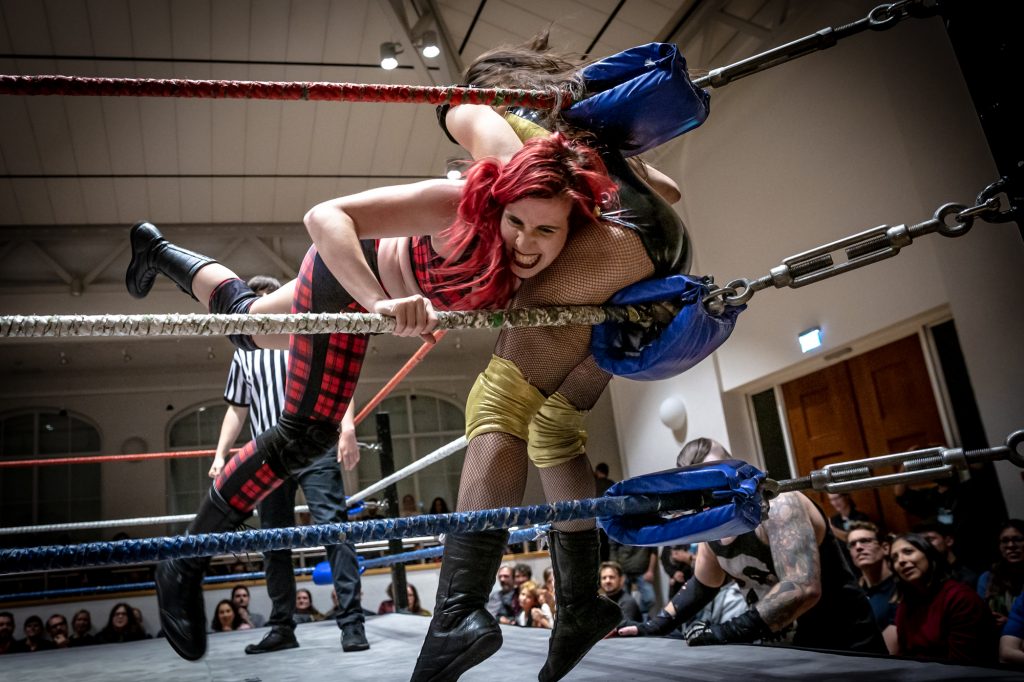 Lucha Libre, die mexikanische Form des Wrestlings, wird im Lindenmuseum vorgeführt