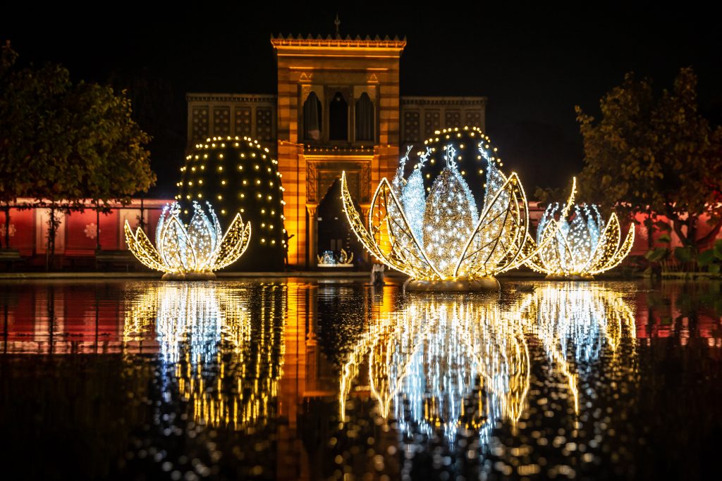 Christmas Garden - In der Wilhelma wird der Seerosenteich in Szene gesetzt
