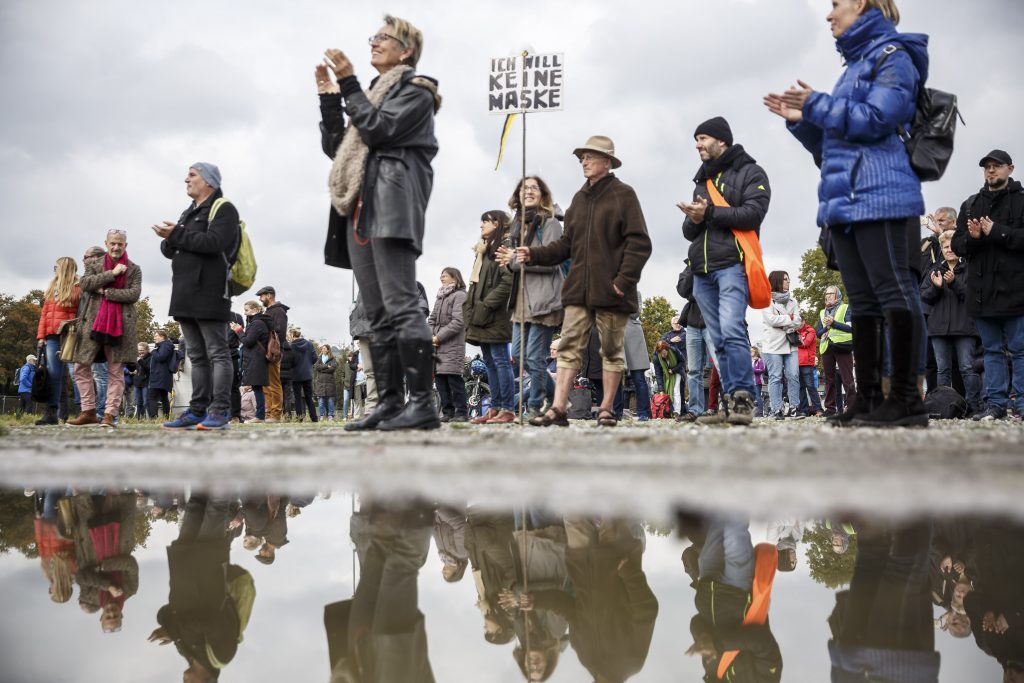 Demonstration von Querdenkern auf dem Cannstatter Wasen
