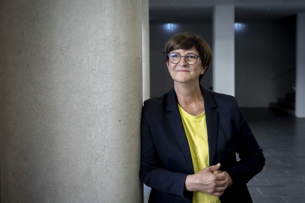 Porträt der SPD-Politikerin Saskia Esken