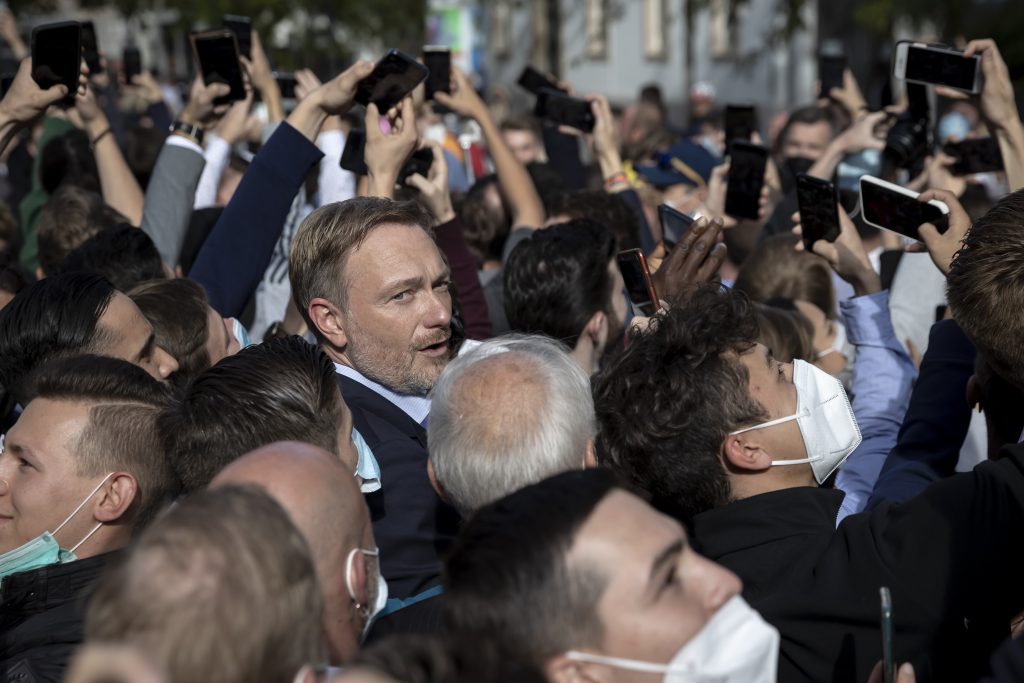 Christian Lindner fordert seine Anhänger zu einem "Massenselfi" auf
