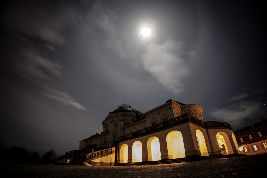 Das Schloss Solitude kurz vor Mitternacht